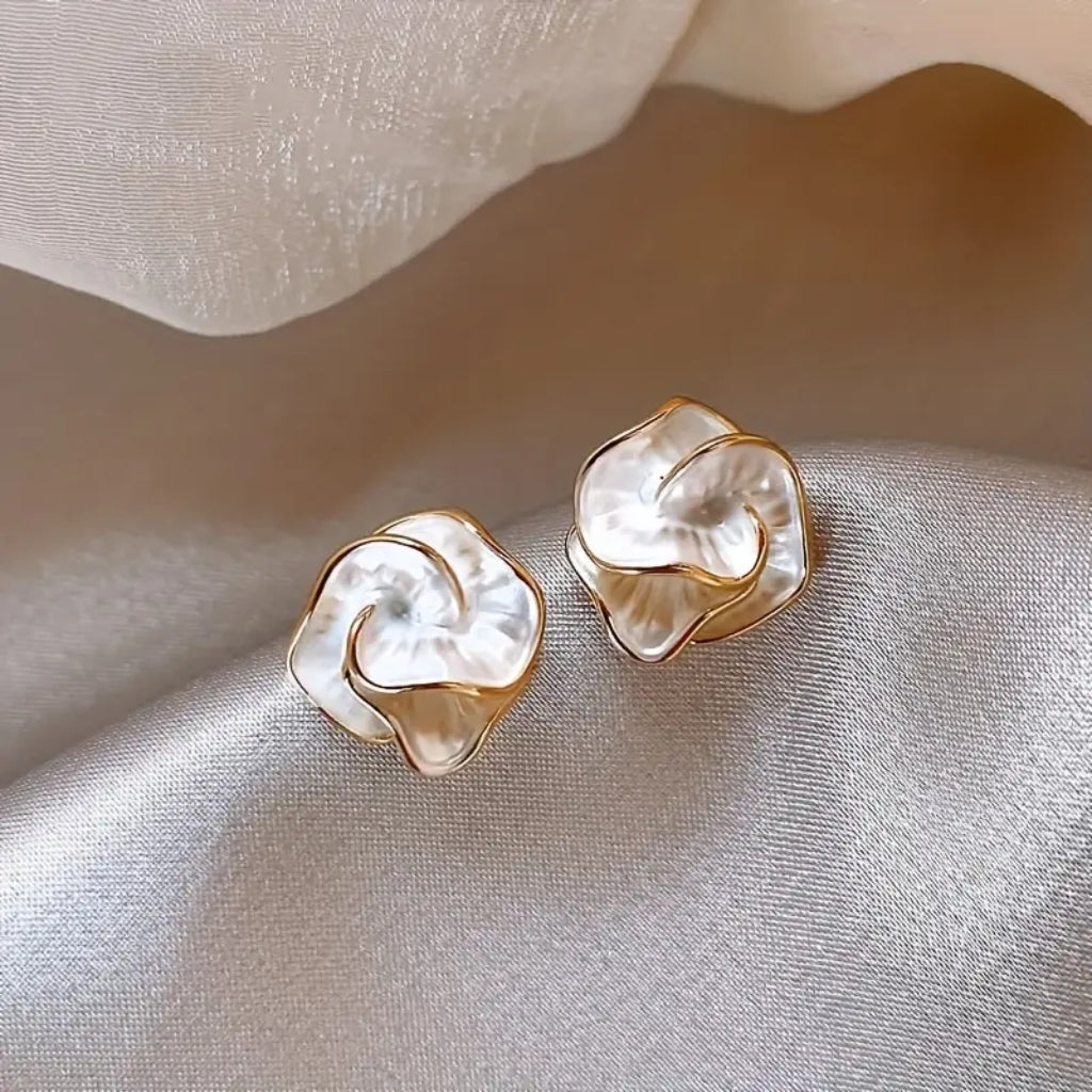 Black pearl earrings modern fashion